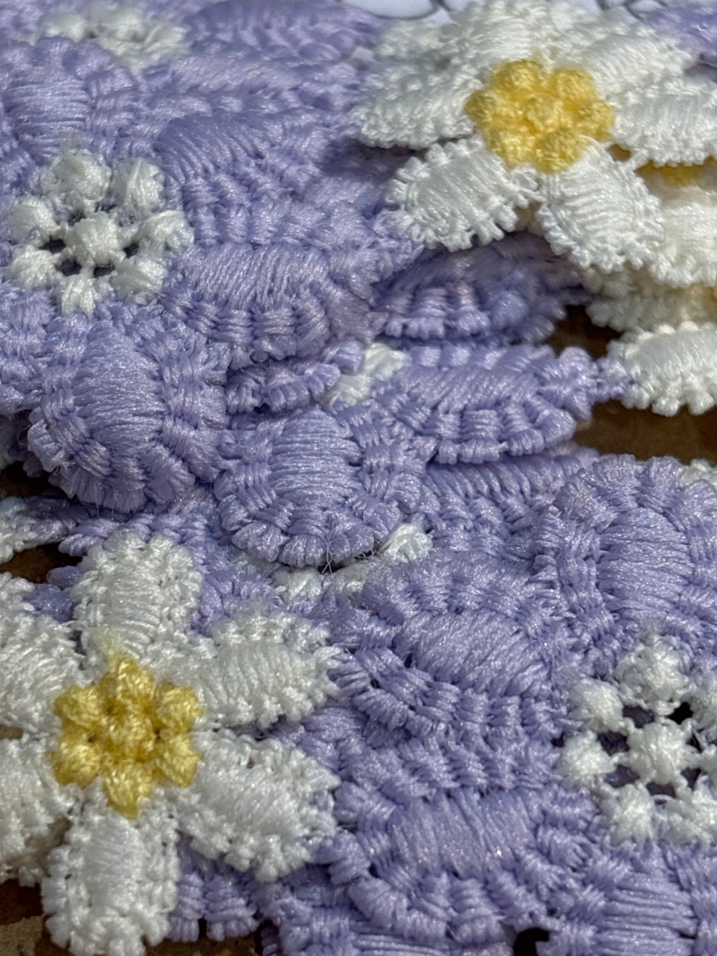 32mm Daisy Lace Trim (Price per 25cm)