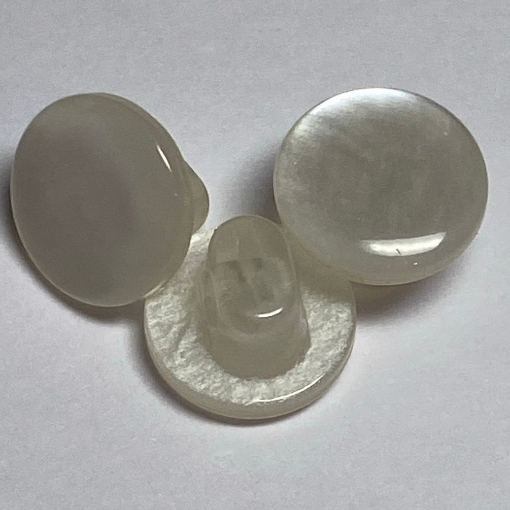 9mm Ivory Pearlised Button (B108)
