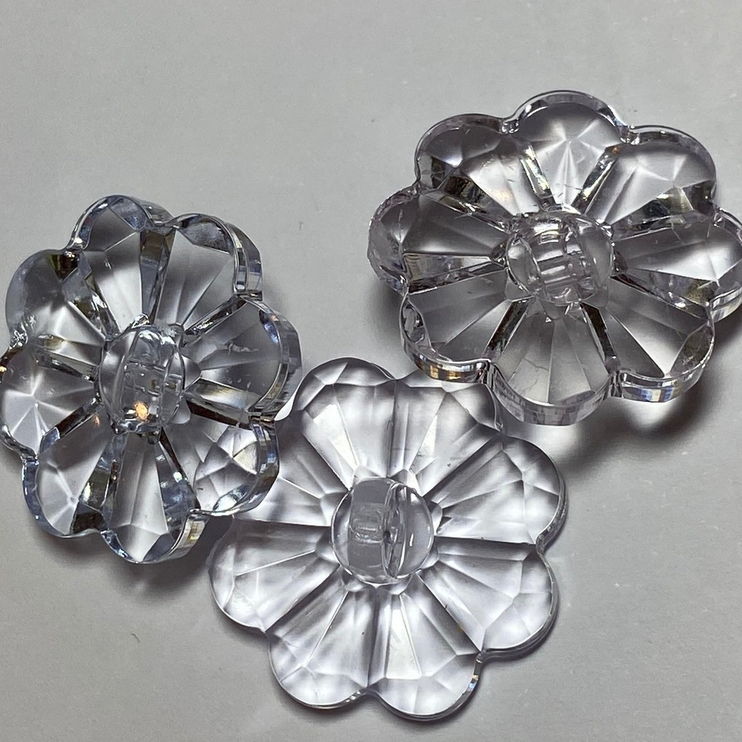 22mm Clear Flower Button (B116)