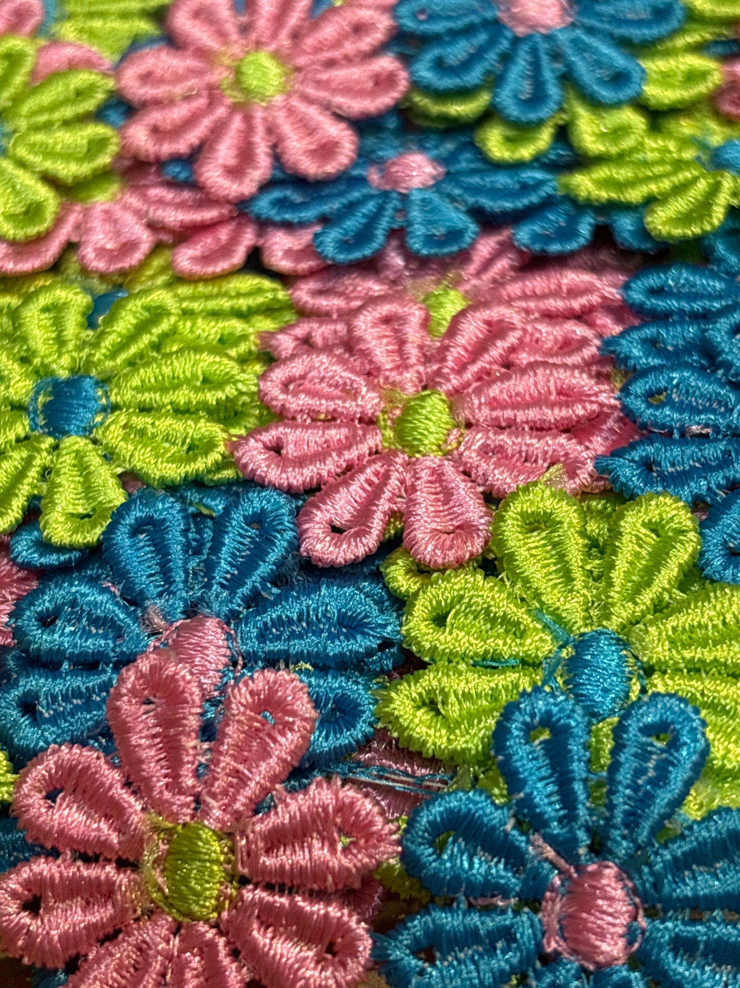 30mm Daisy Guippure Lace Trim - 2 Colours (Price Per 25cm)
