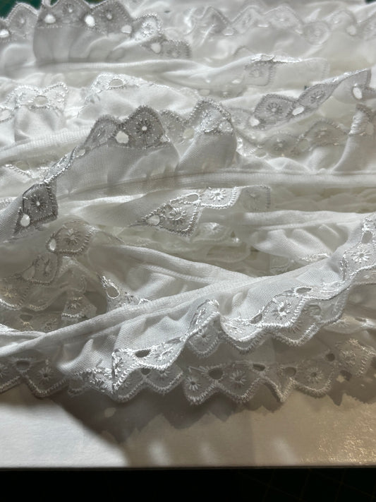 30mm Small Frill 1 Hole Broderie Anglaise Trim (Price Per Metre)