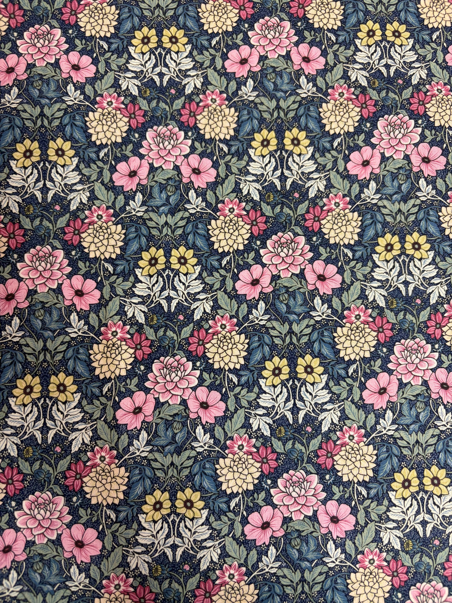 Dahlia Garden inspired 100% Cotton (price per 25cm)