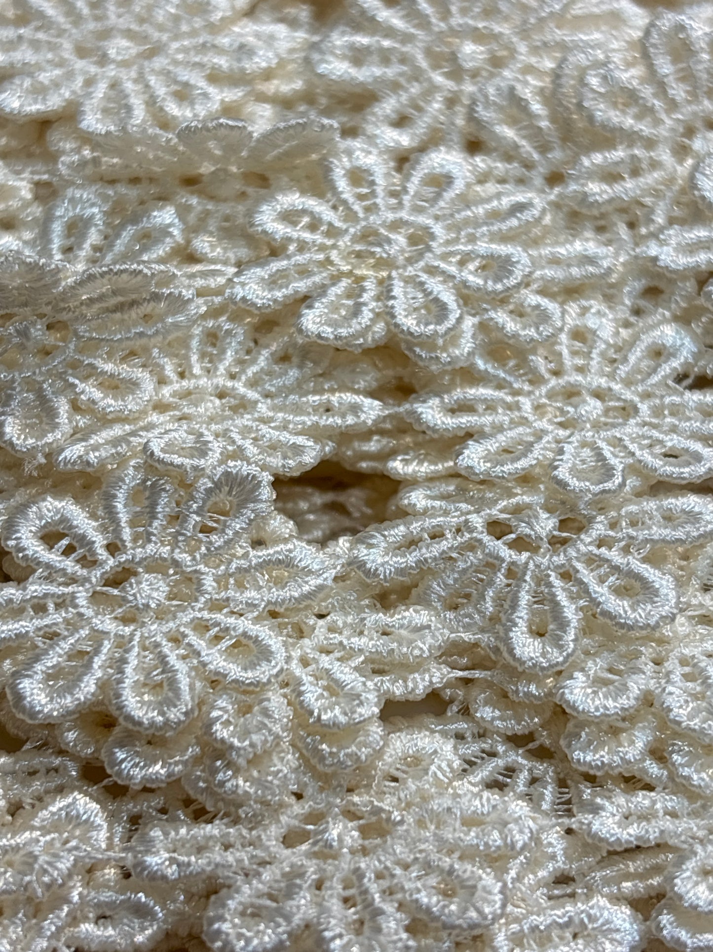 21mm Daisy Guipure Trim - 6 Colours (Price Per 25cm)