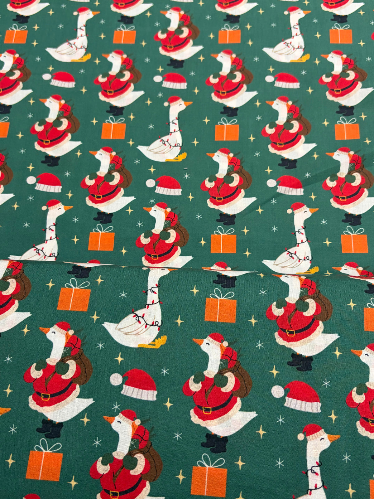 Christmas Goose 100% Cotton (Priced per 25cm)