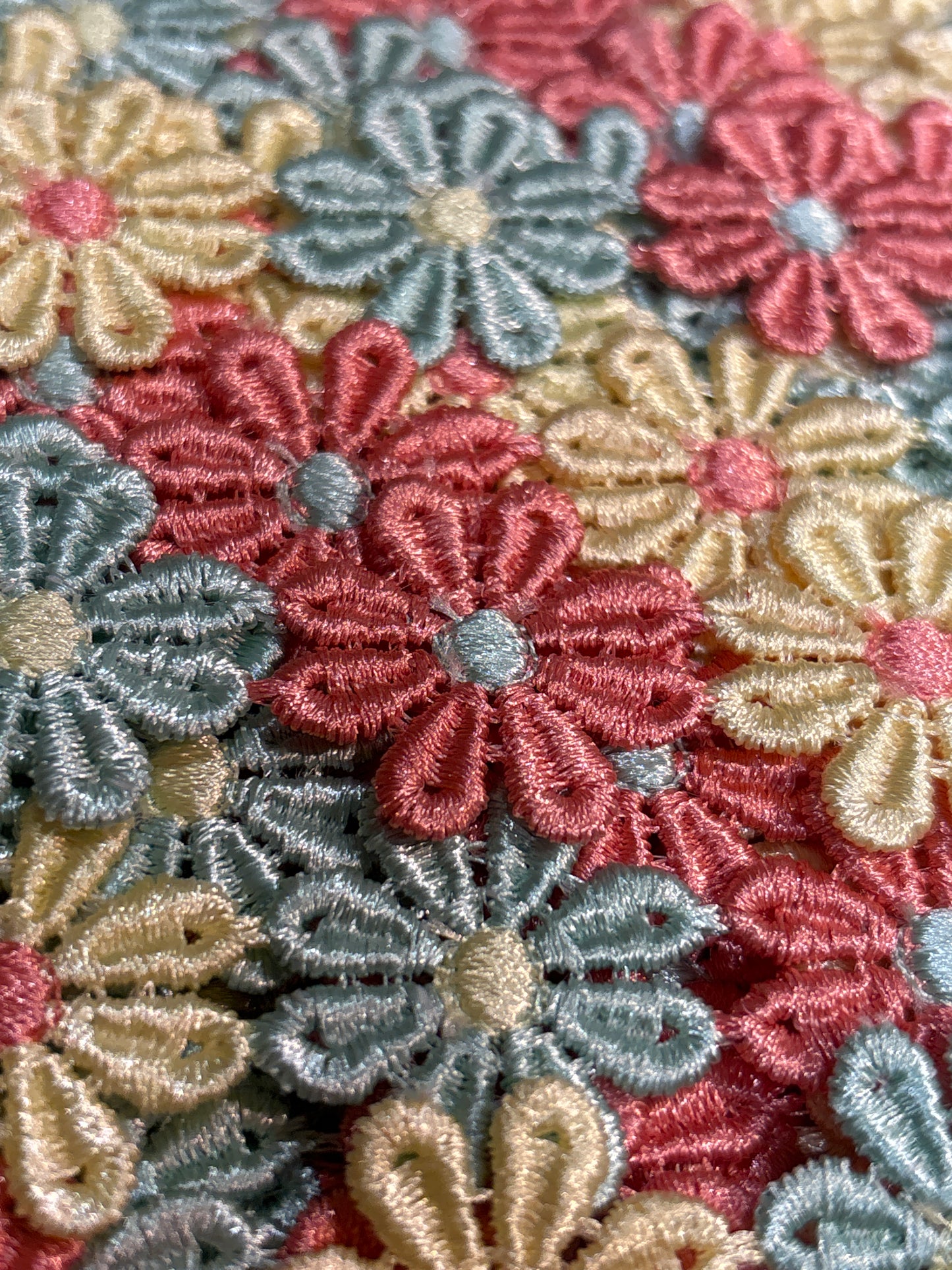 30mm Daisy Guippure Lace Trim - 2 Colours (Price Per 25cm)