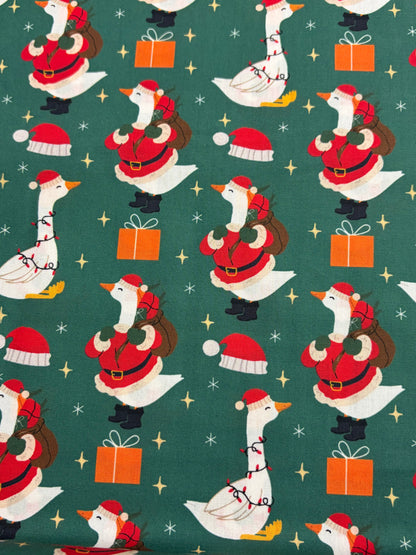 Christmas Goose 100% Cotton (Priced per 25cm)