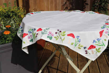 Trimits Tablecloth Embroidery Kit - Toadstools