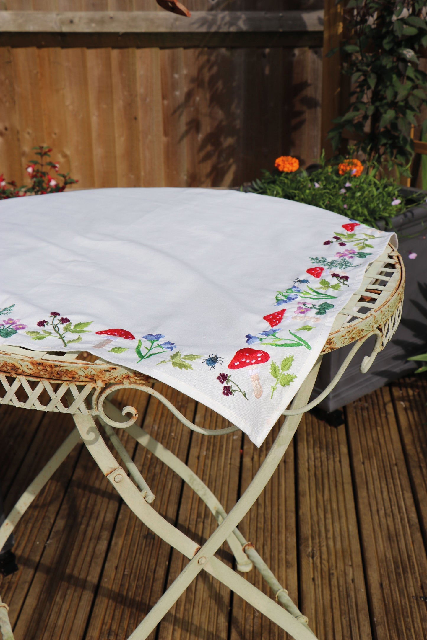 Tablecloth Embroidery Kit - Toadstools